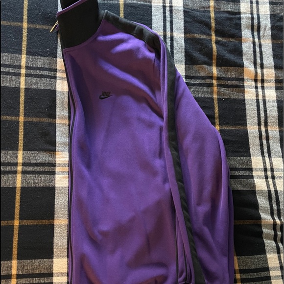 A purple and Black Nike track jacket - Picture 2 of 4